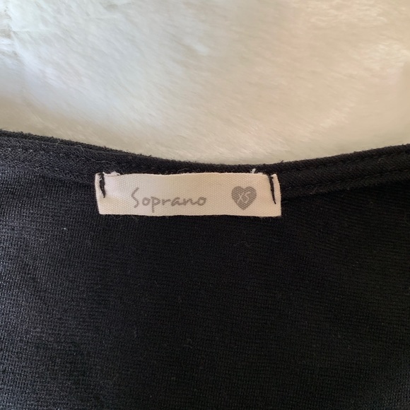 Soprano Black Bow Cropped Top - Picture 4 of 6